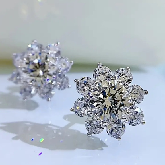 NWOT -  Stunning Cubic Zirconia Post Earrings - Picture 4 of 10